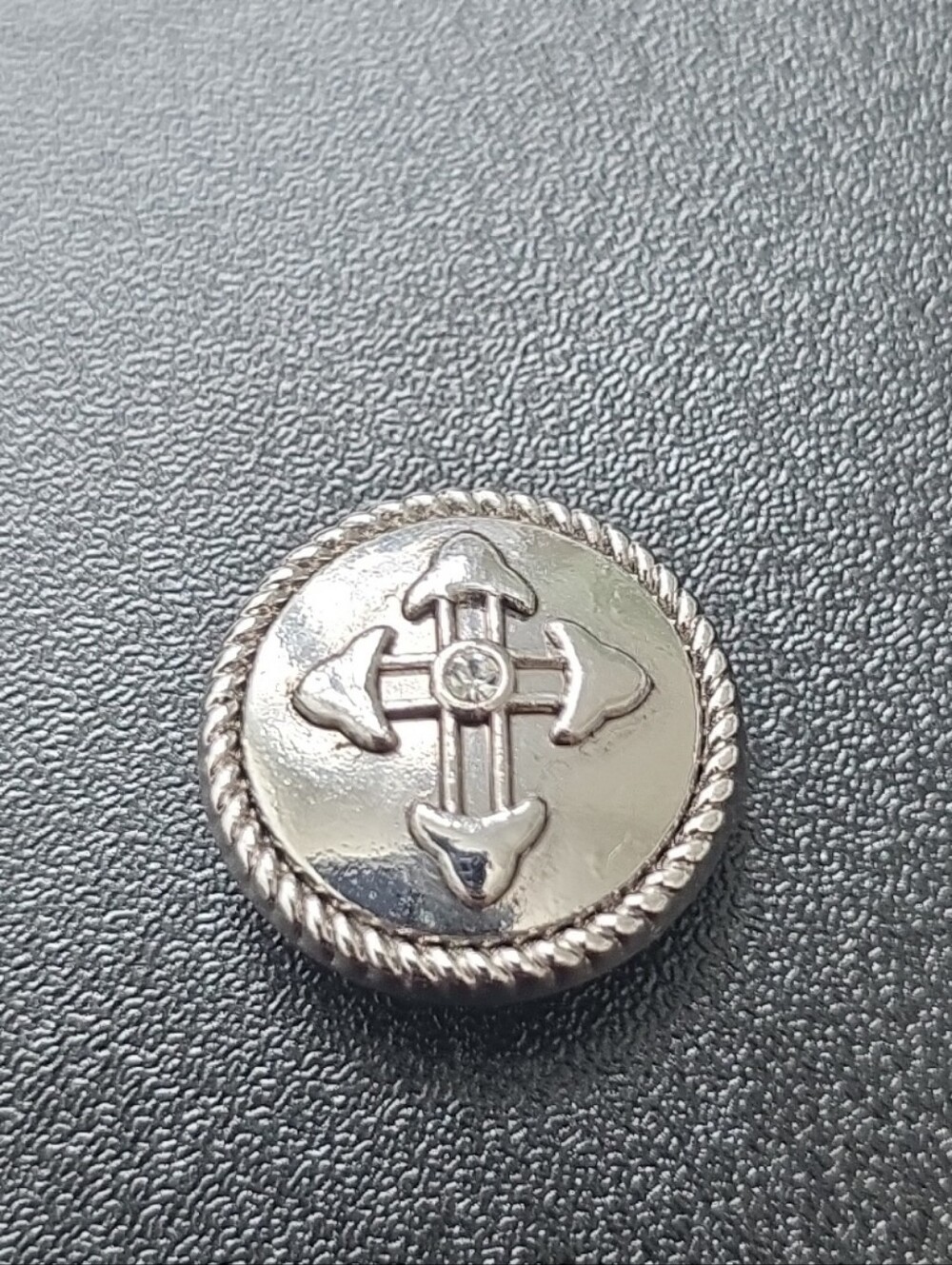 Magnolia And Vine Silver-Tone Cross Snap